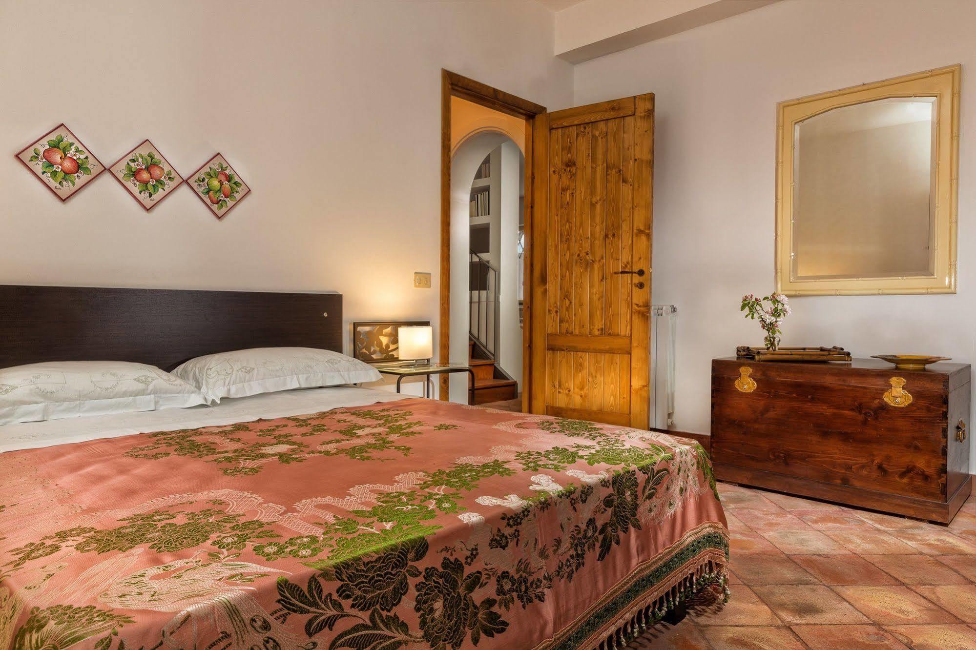 Villa Nake Residenza Artistica SantʼAlfio Exterior foto