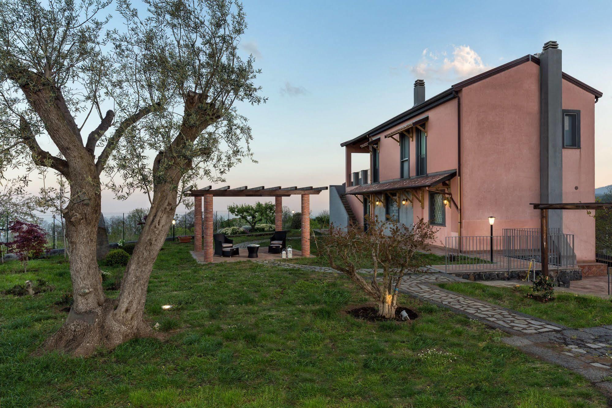 Villa Nake Residenza Artistica SantʼAlfio Exterior foto